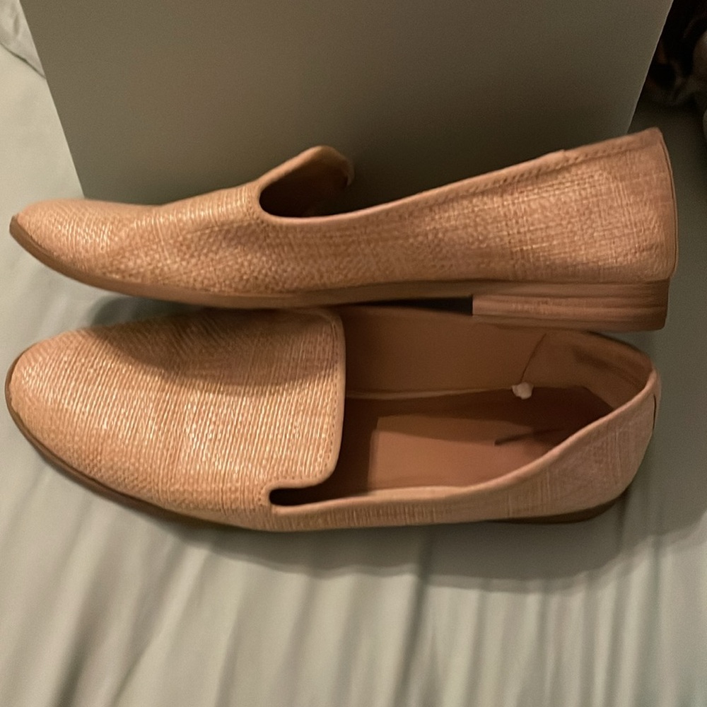 Universal Thread Shoes - Picture 3 of 3
